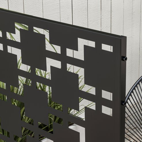 Outsunny Decorative Garden Privacy Screen with Stand, 6.5FT Freestanding Metal Outdoor Divider, Decorative Privacy Panel with Expansion Screws for Garden Pool Hot Tub, Grid Style, Black