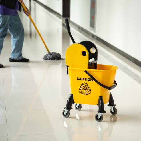 HOMCOM 26L Mop Bucket with Wringer, Mop Bucket on Wheels with Carry Handle, Mop Holder, Plastic Body for Household, Yellow