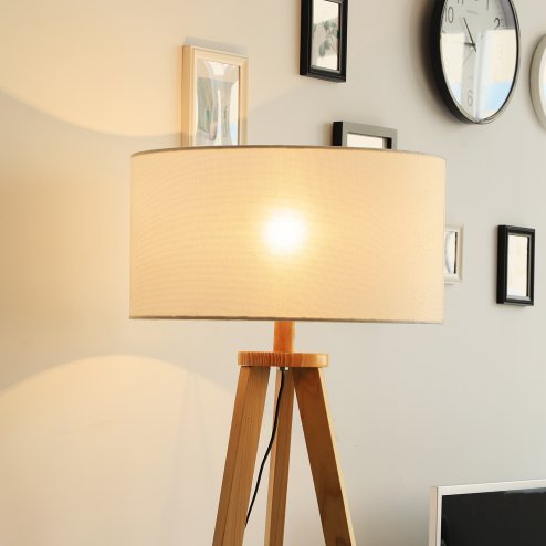 HOMCOM Tripod Floor Lamp, Freestanding Bedside Light Reading Light with Storage Shelf and Linen Shade for Living Room Bedroom, 154cm, Cream