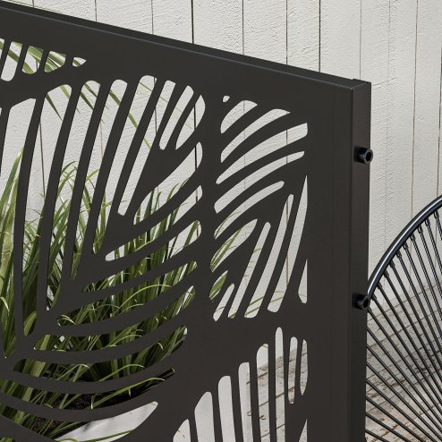 Outsunny Decorative Garden Privacy Screen with Stand, 6.5FT Freestanding Metal Outdoor Divider, Decorative Privacy Panel with Expansion Screws for Garden Pool Hot Tub, Leaf Style, Black