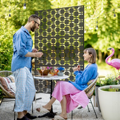 Outsunny Decorative Garden Privacy Screen with Stand, 6.5FT Freestanding Metal Outdoor Divider, Decorative Privacy Panel with Expansion Screws for Garden Pool Hot Tub, Grid Style, Black