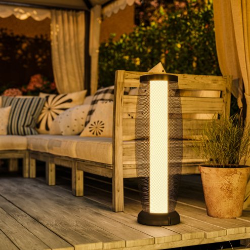 Outsunny Garden Solar Lamp, 71.5 cm Tall Metal Floor Lamp, Auto On/Off LED Solar Garden Light with Metal Wire Shade, IP44 for Outdoor, Porch, Pathway, Terrace, Black