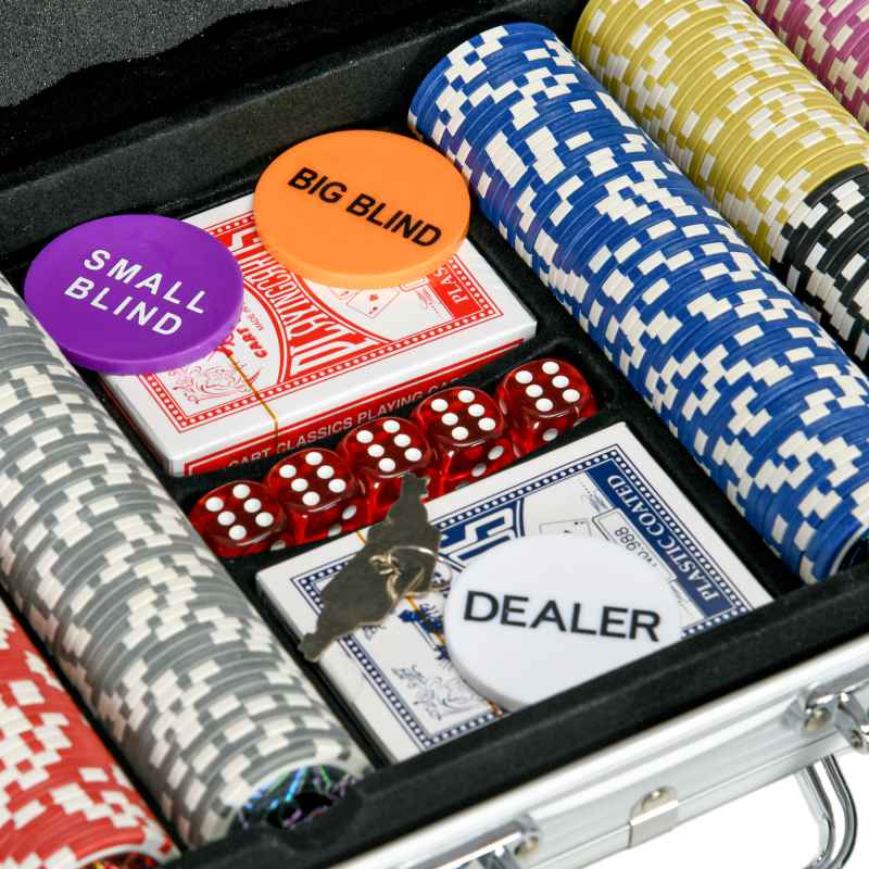 SPORTNOW 500-Piece Poker Chips Set with Aluminium Case, Holdem Poker Set with Mat, 11.5g Numbered Poker Chips, Two Decks of Cards, Dealer, Five Dices