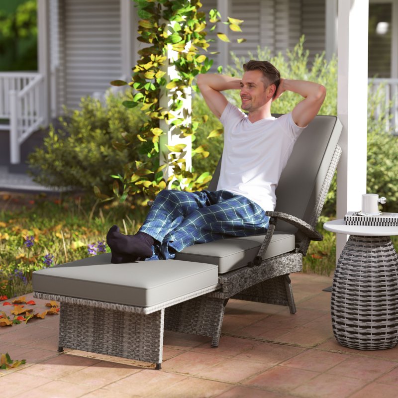Outsunny Outdoor PE Rattan Recliner Chair with Cushion, Foldable Design Garden Recliner Chair with Retractable Footrest and Adjustable Back with 80 Degree Recline