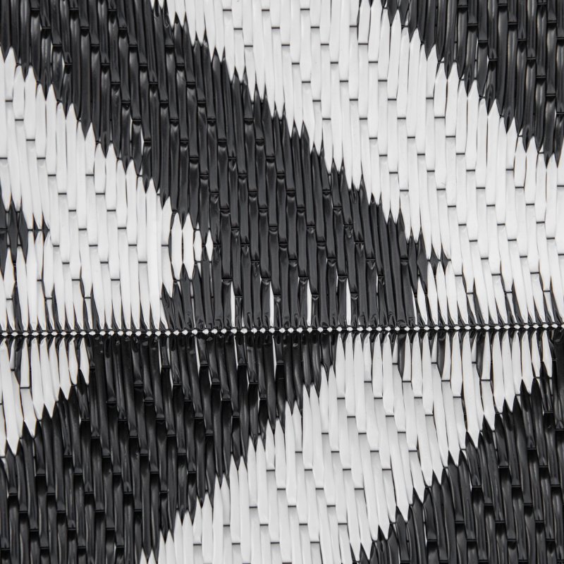 Outsunny Outdoor Rug Reversible Mat Plastic Straw Rug Portable RV Camping Mat for Garden Deck Picnic Indoor, 121 x 182 cm (4 x 6 ft), Black & White