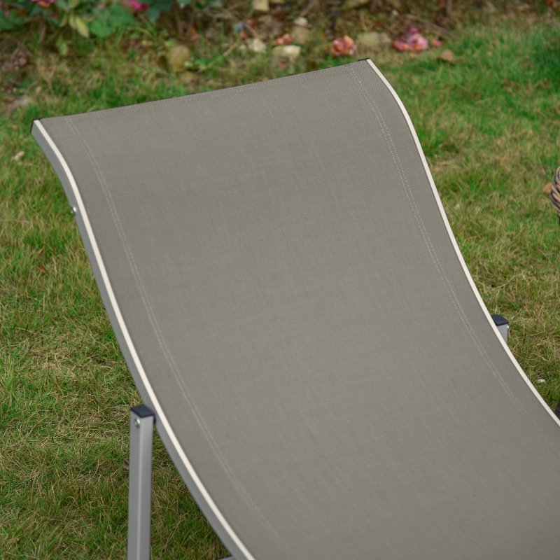 Outsunny Set of 2 S-shaped Foldable Lounge Chair Sun Lounger Reclining Outdoor Chair for Patio Beach Garden, Light Grey
